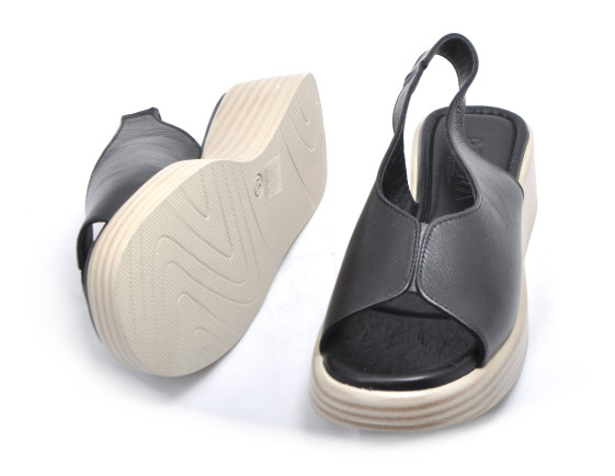 detail dámské elegantní sandály PETRA by ZONA P334 1001-1 Černá