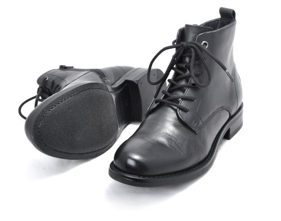 detail elegantní kotníková obuv QUO VADIS 727265-WH-177H20 Černá