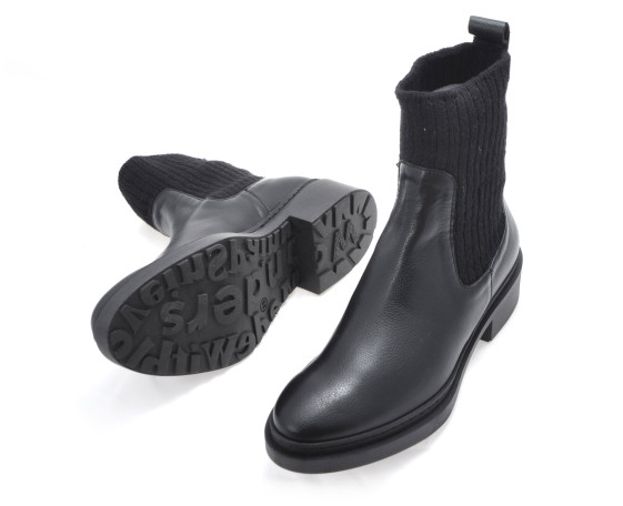 detail dámské kotníkové gladiátorky WONDERS B-9206 negro